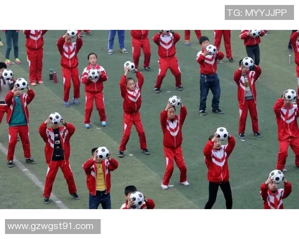 足球明星齐聚深圳激情踢球引发球迷热潮盛况空前