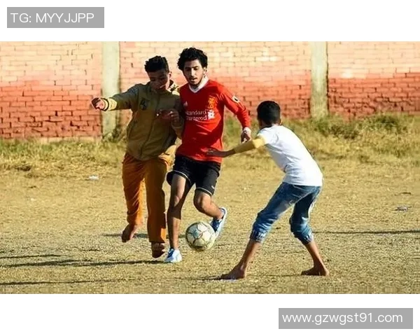 贫民区足球明星的崛起与奋斗故事:从街头到绿茵场的梦想之路