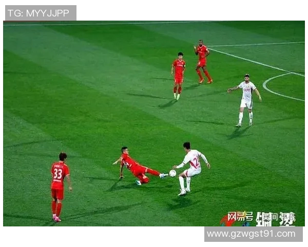 重庆足球明星赛现场争吵引发热议球迷与明星球员情绪激动互相指责